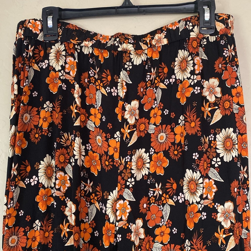 XL floral, flowy wide leg pants - Picture 7 of 9